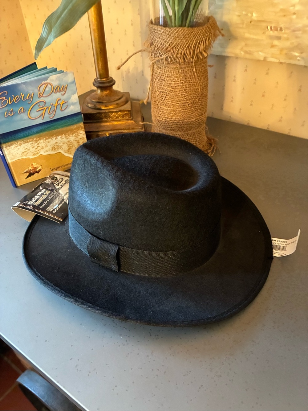 Forum, NEW WITH TAGS, Gangster Adult felt BLACK hat. GREAT FOR A PARTY.